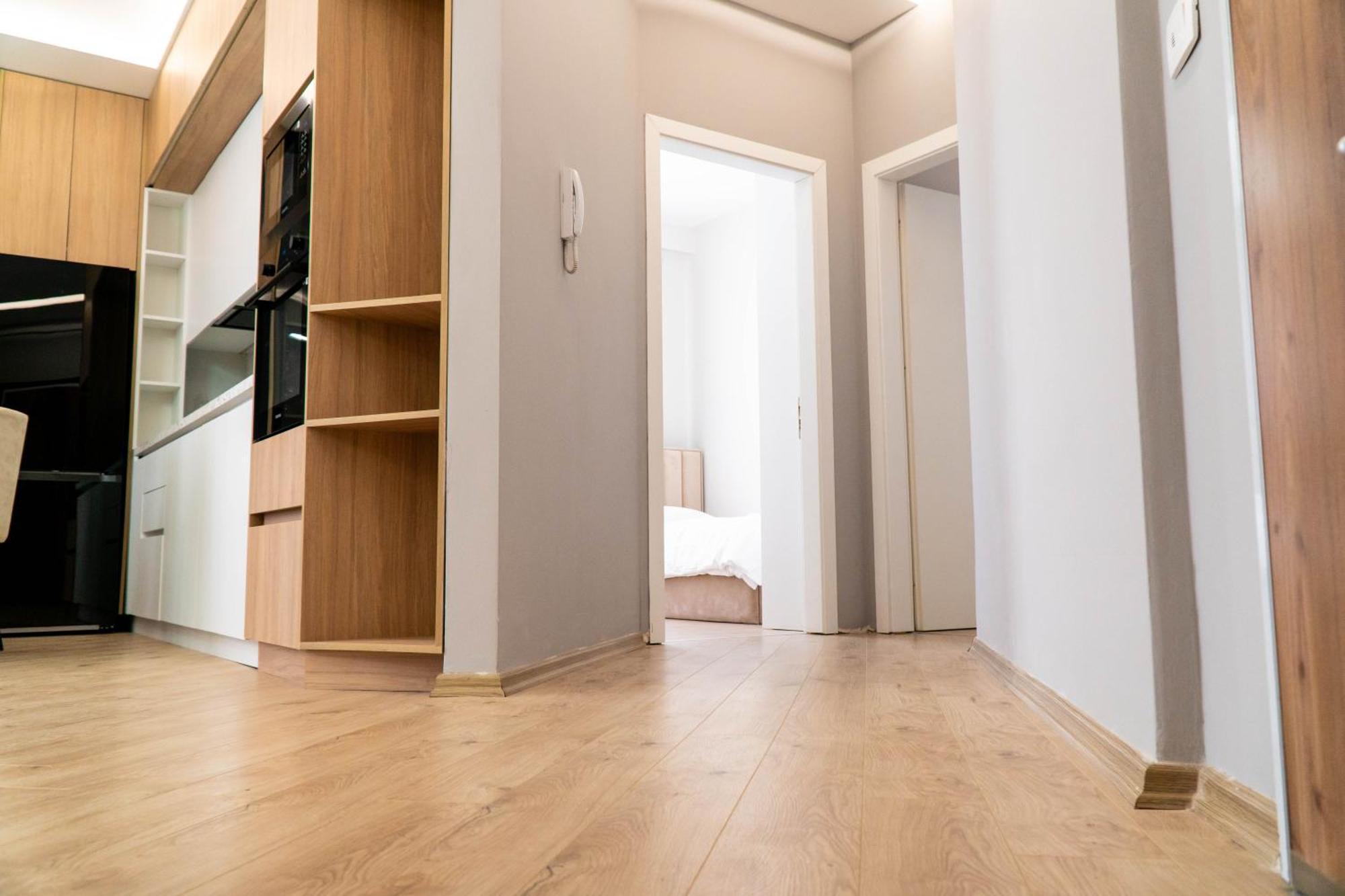 Signature 10 * Tirana